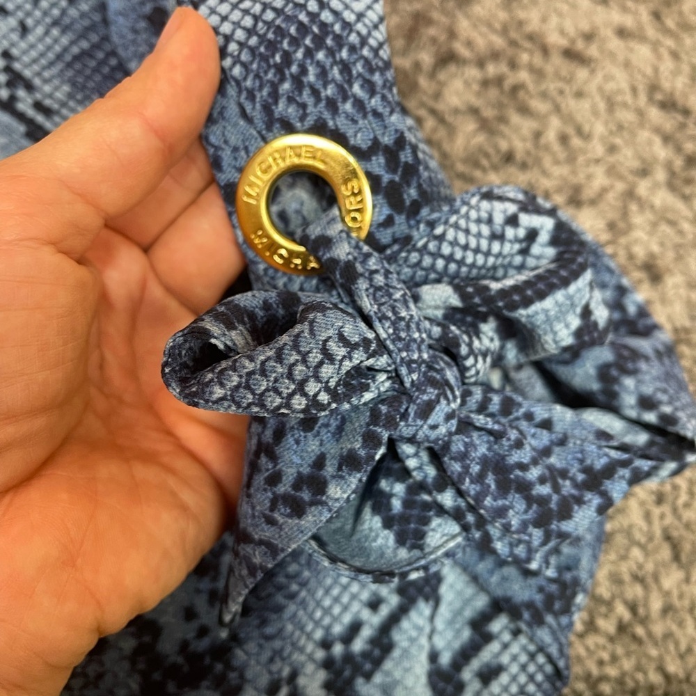 Michael by Michael Kors blue snake print boat neckline smocked blouse women’s M - Picture 11 of 17